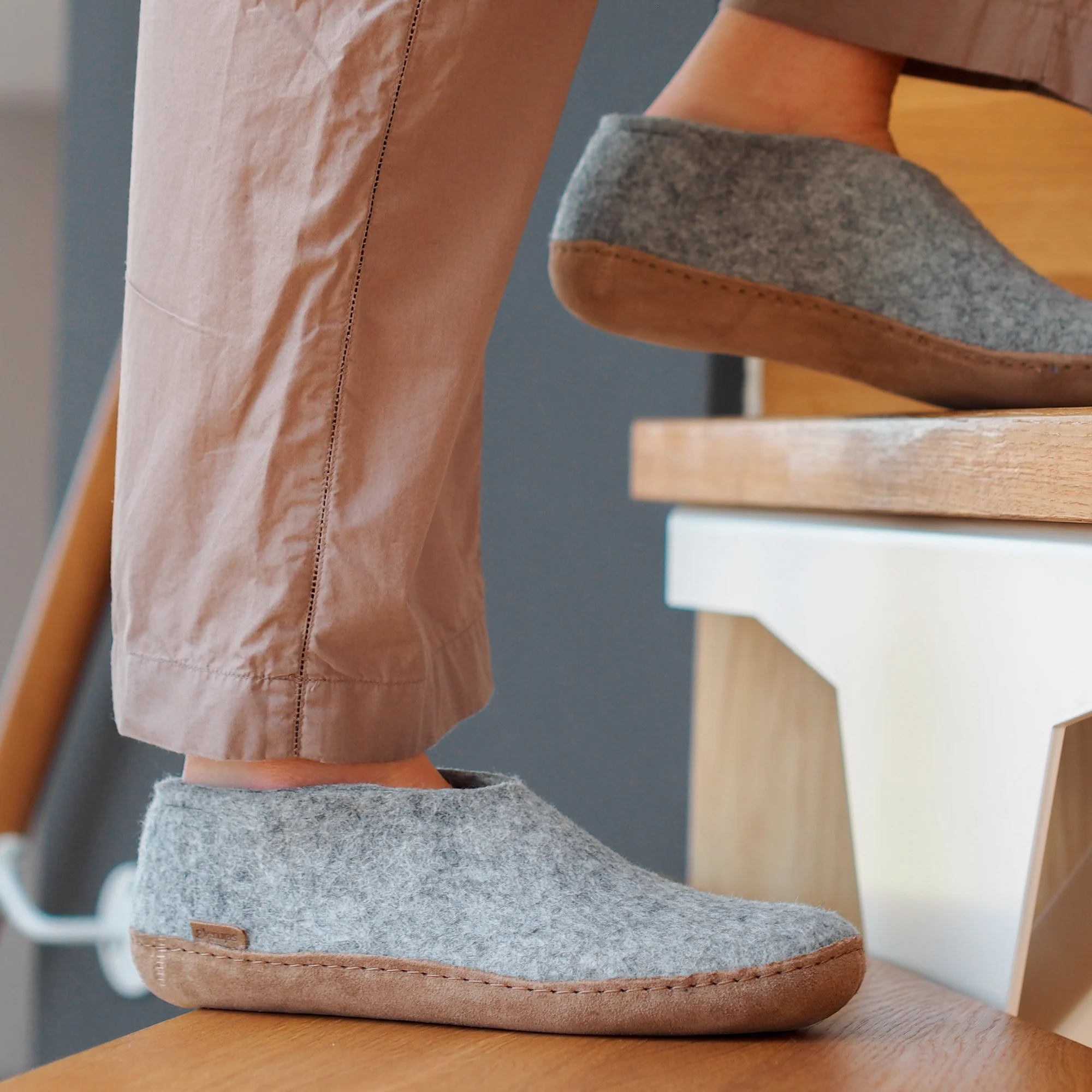 Shoe with leather sole - Grey - Image 3