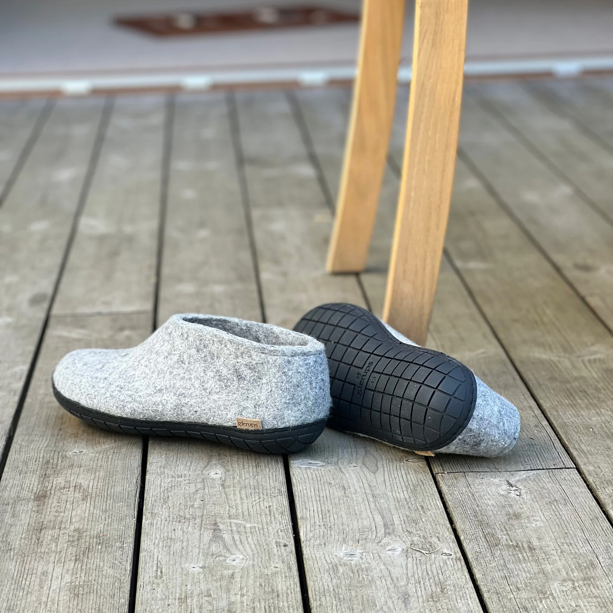 Shoe with natural rubber sole - black - Grey - Image 3